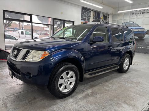 Used 2012 Nissan Pathfinder SV image 2