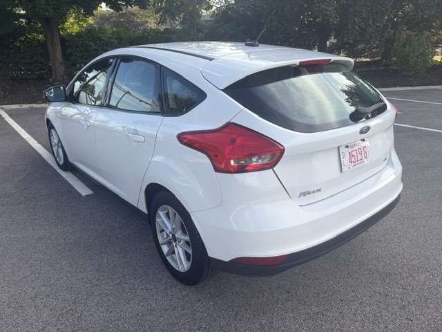 Used 2017 Ford Focus SE Hatchback FWD image 3