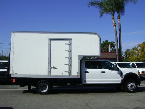 Used 2017 Ford F550 image 2