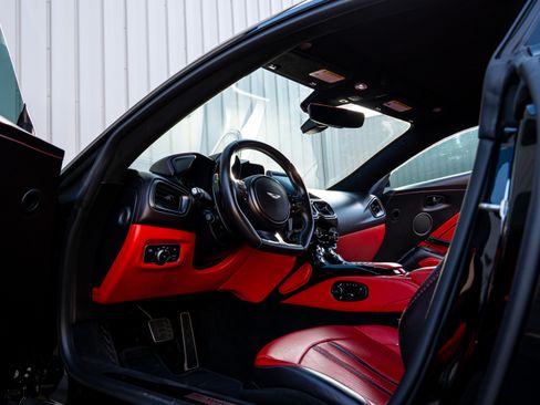 Used 2022 Aston Martin V8 Vantage image 11