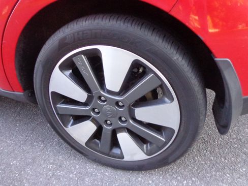 Used 2015 Kia Soul ! w/ SUN & SOUND PACKAGE FWD image 7