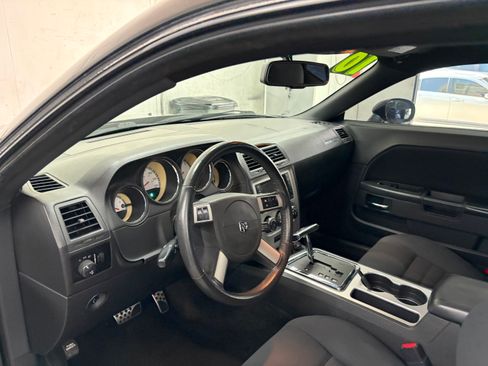 Used 2010 Dodge Challenger SE RWD image 15