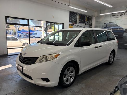 Used 2011 Toyota Sienna UNAVAIL FWD image 2