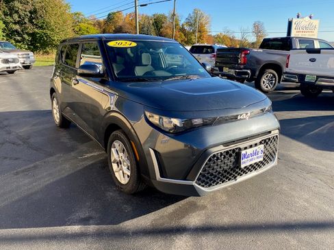 Used 2024 Kia Soul LX image 3