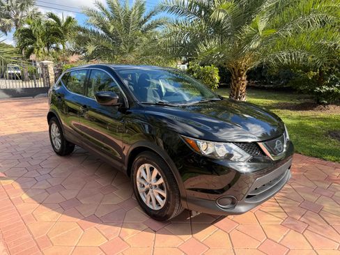 Used 2019 Nissan Rogue Sport SV image 2