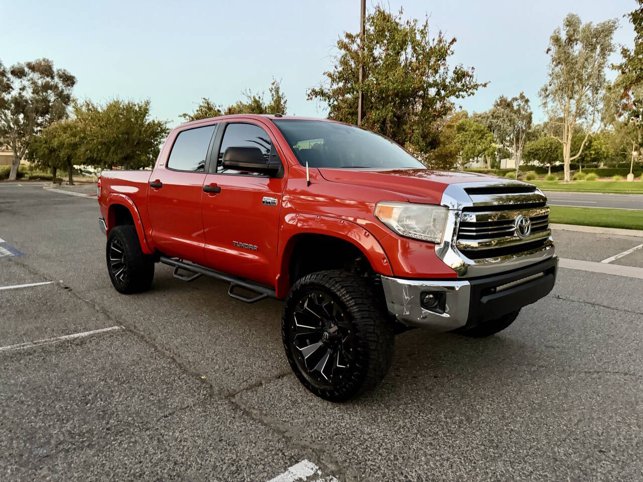 Used 2016 Toyota Tundra 4x4 CrewMax w/ SR5 & TRD Pkgs image 4