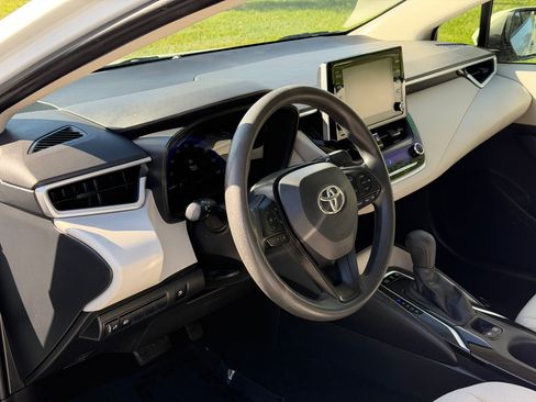 Used 2021 Toyota Corolla LE Hybrid Sedan FWD image 16