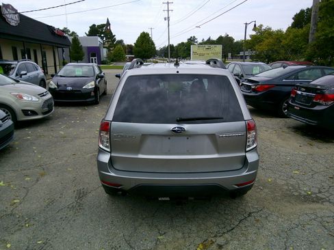Used 2011 Subaru Forester 2.5X Premium image 5