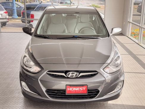 Used 2012 Hyundai Accent GLS image 2