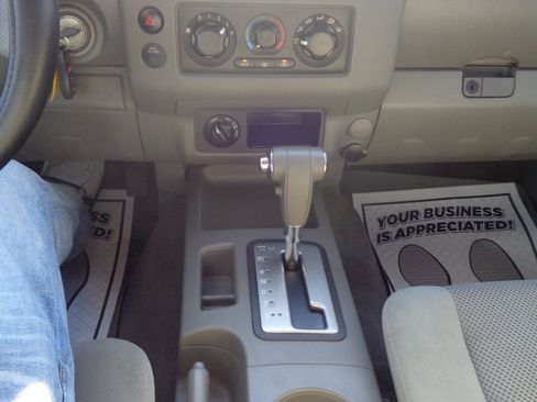 Used 2008 Nissan Frontier SE image 53