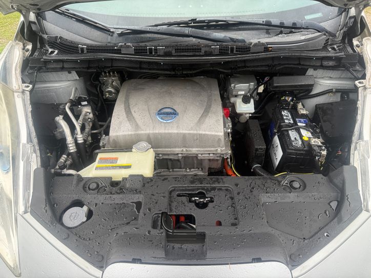 Used 2013 Nissan Leaf FWD image 5