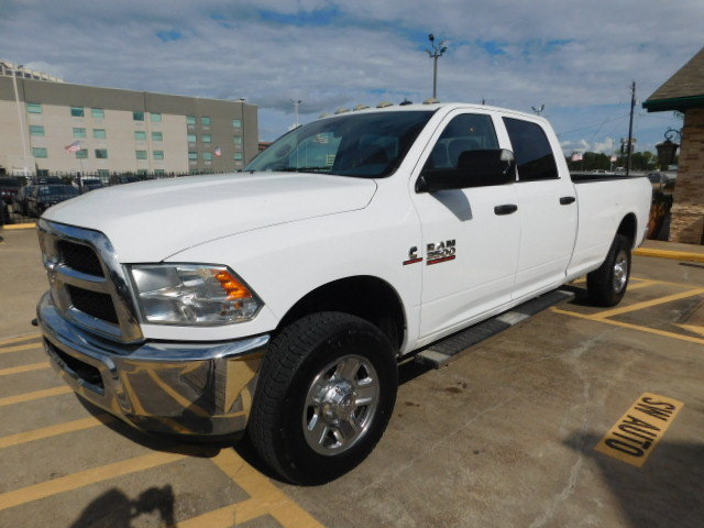 Used 2018 RAM 3500 4x4 Crew Cab ST image 4