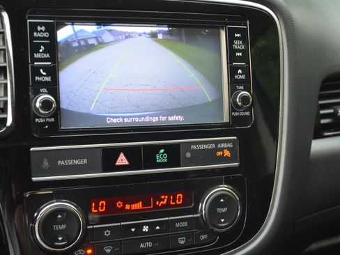 Used 2019 Mitsubishi Outlander 4WD ES image 21