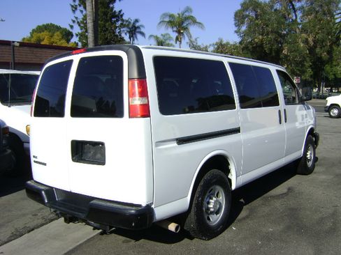 Used 2011 Chevrolet Express 2500 LS image 6