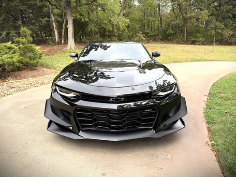 Used 2018 Chevrolet Camaro ZL1 Coupe RWD image 3