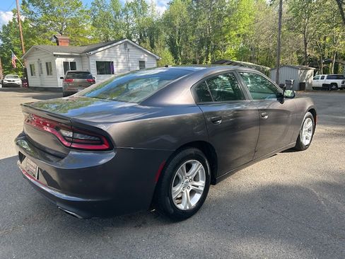 Used 2015 Dodge Charger SE image 5