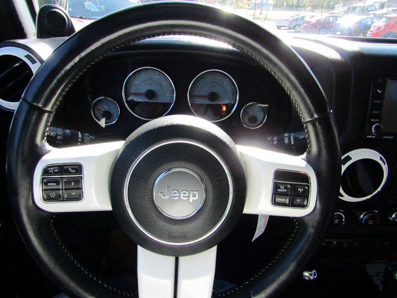 Used 2014 Jeep Wrangler 4WD Unlimited Polar Edition image 18