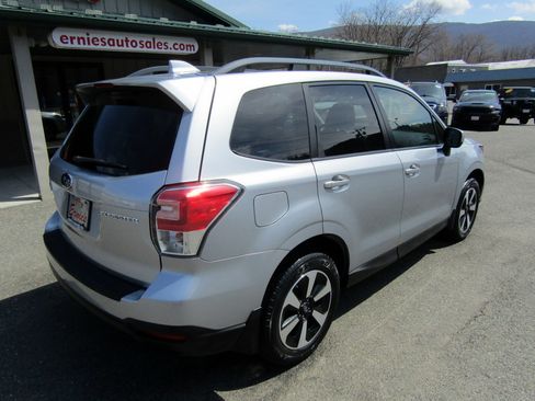 Used 2018 Subaru Forester 2.5i Premium image 3