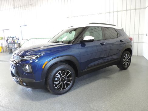 Used 2023 Chevrolet TrailBlazer AWD ACTIV image 3