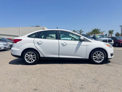 Used 2018 Ford Focus SE Sedan FWD image 10