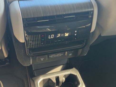 Used 2024 Jeep Wagoneer Series II image 10