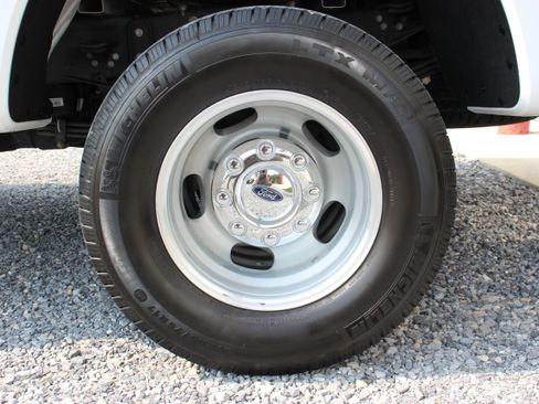 Used 2024 Ford F350 4x4 Crew Cab DRW Super Duty image 14