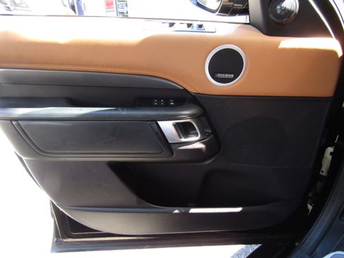 Used 2017 Land Rover Discovery HSE Luxury AWD/4WD image 18