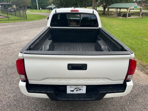 Used 2019 Toyota Tacoma 2WD Access Cab image 7
