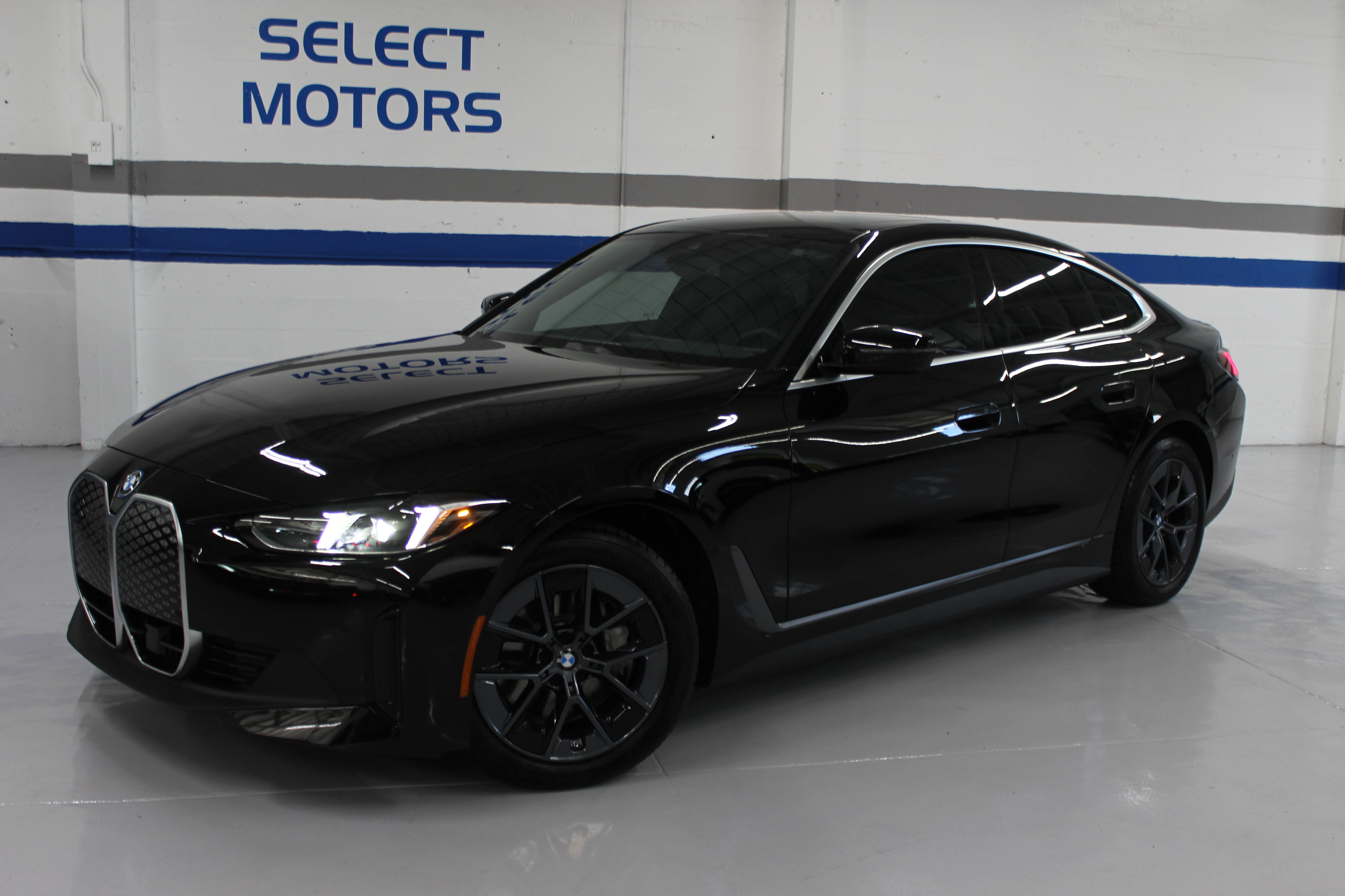 Used 2025 BMW i4 eDrive40 RWD image 2