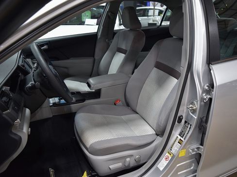 Used 2013 Toyota Camry LE image 17