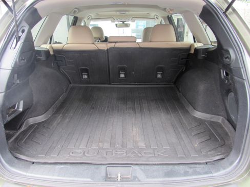 Used 2017 Subaru Outback 3.6R Limited image 14