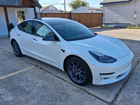 Used 2021 Tesla Model 3 Standard Range Plus RWD image 1