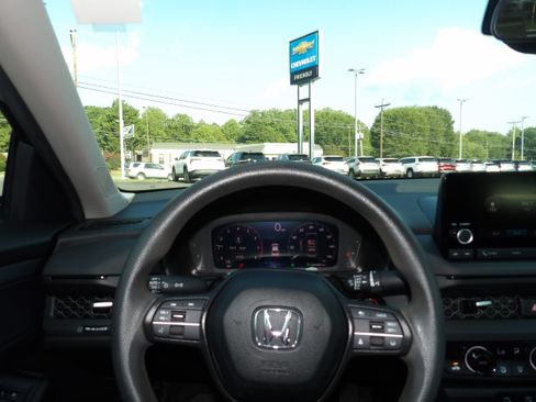 Used 2024 Honda Accord EX image 2