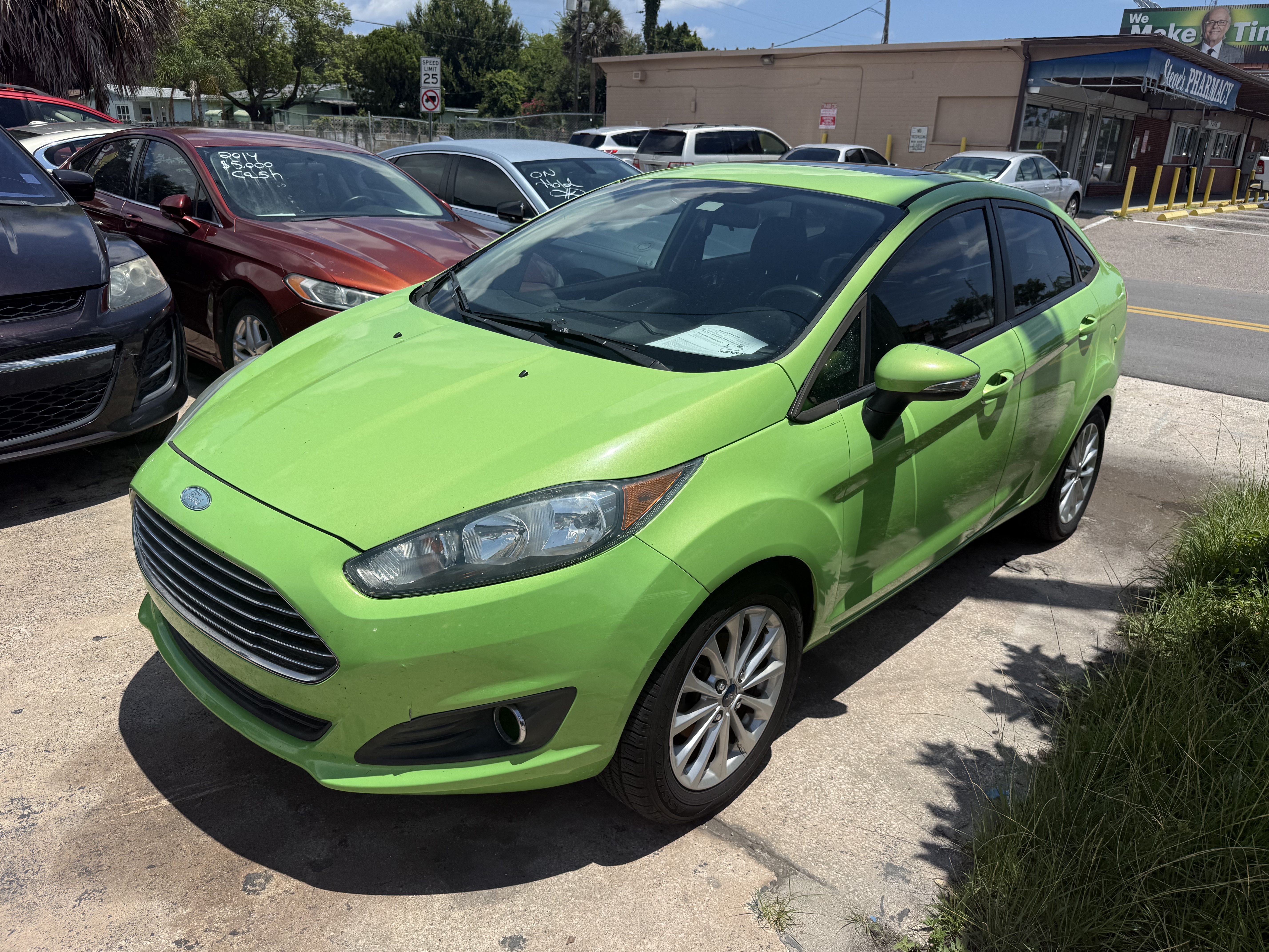 Used 2014 Ford Fiesta SE Sedan FWD image 2