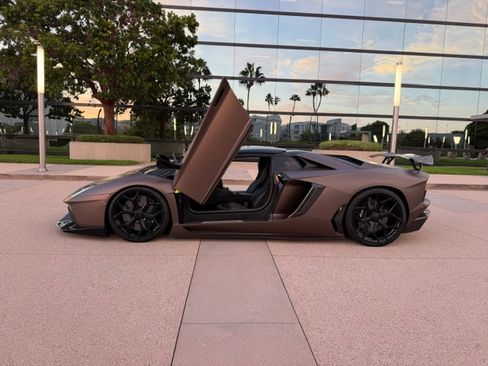 Used 2015 Lamborghini Aventador LP 700-4 Roadster AWD/4WD image 2