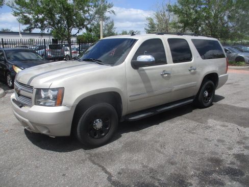 Used 2009 Chevrolet Suburban LTZ image 10