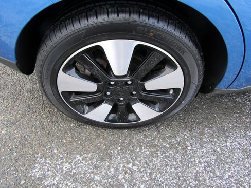 Used 2016 Kia Soul + image 11