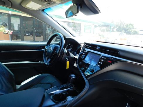Used 2019 Toyota Camry SE FWD image 20