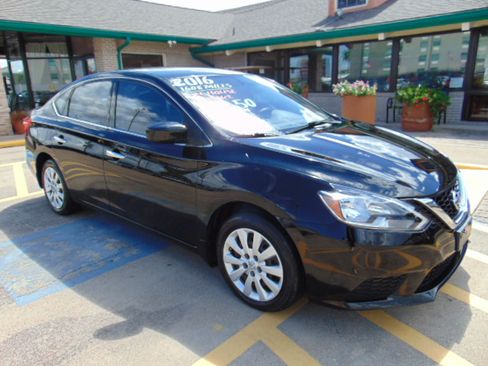 Used 2016 Nissan Sentra S image 1