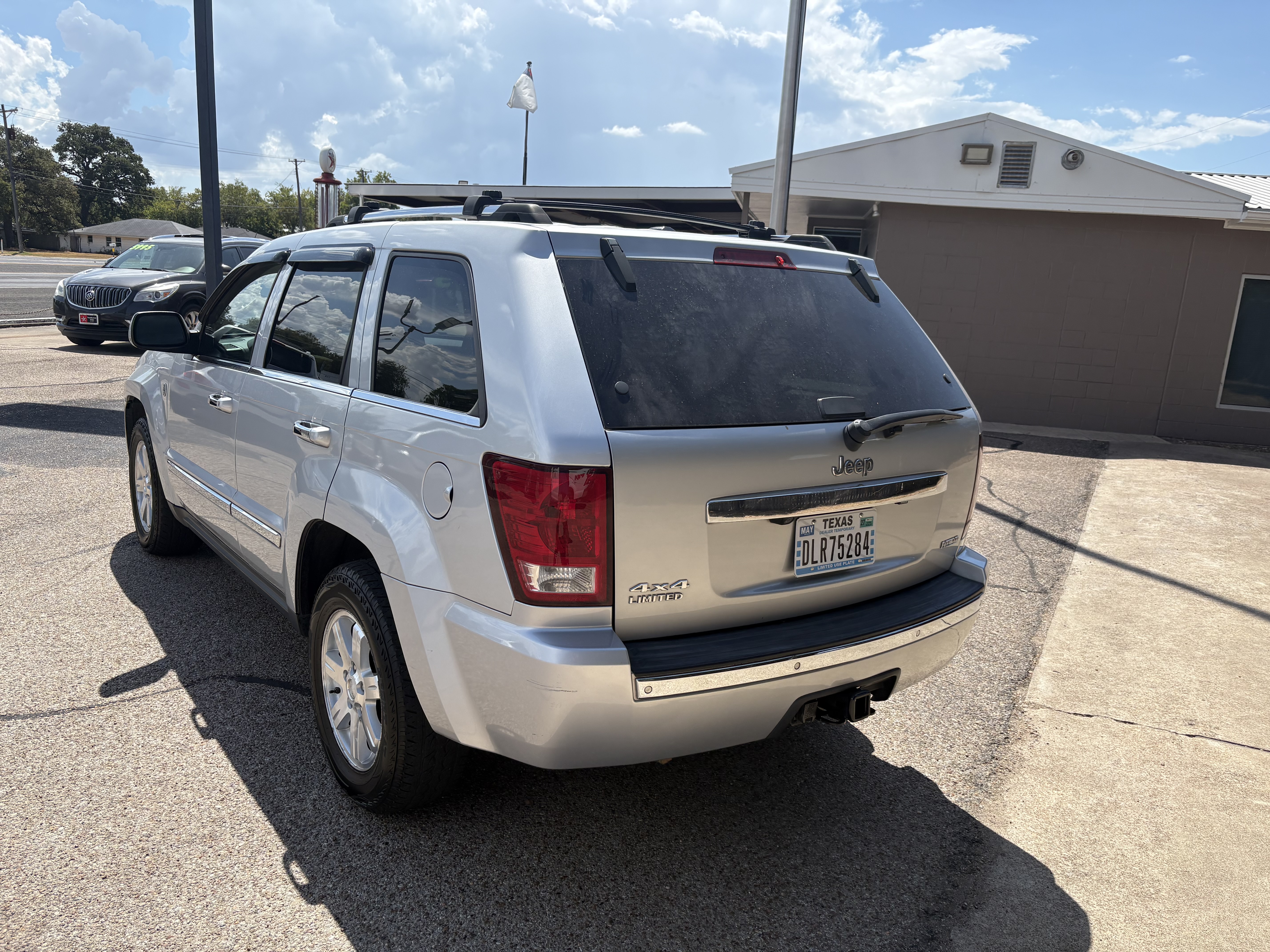 Used 2010 Jeep Grand Cherokee 4WD Limited image 3