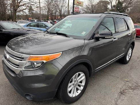 Used 2015 Ford Explorer XLT image 1