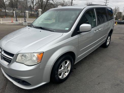 Used 2012 Dodge Grand Caravan SXT image 7