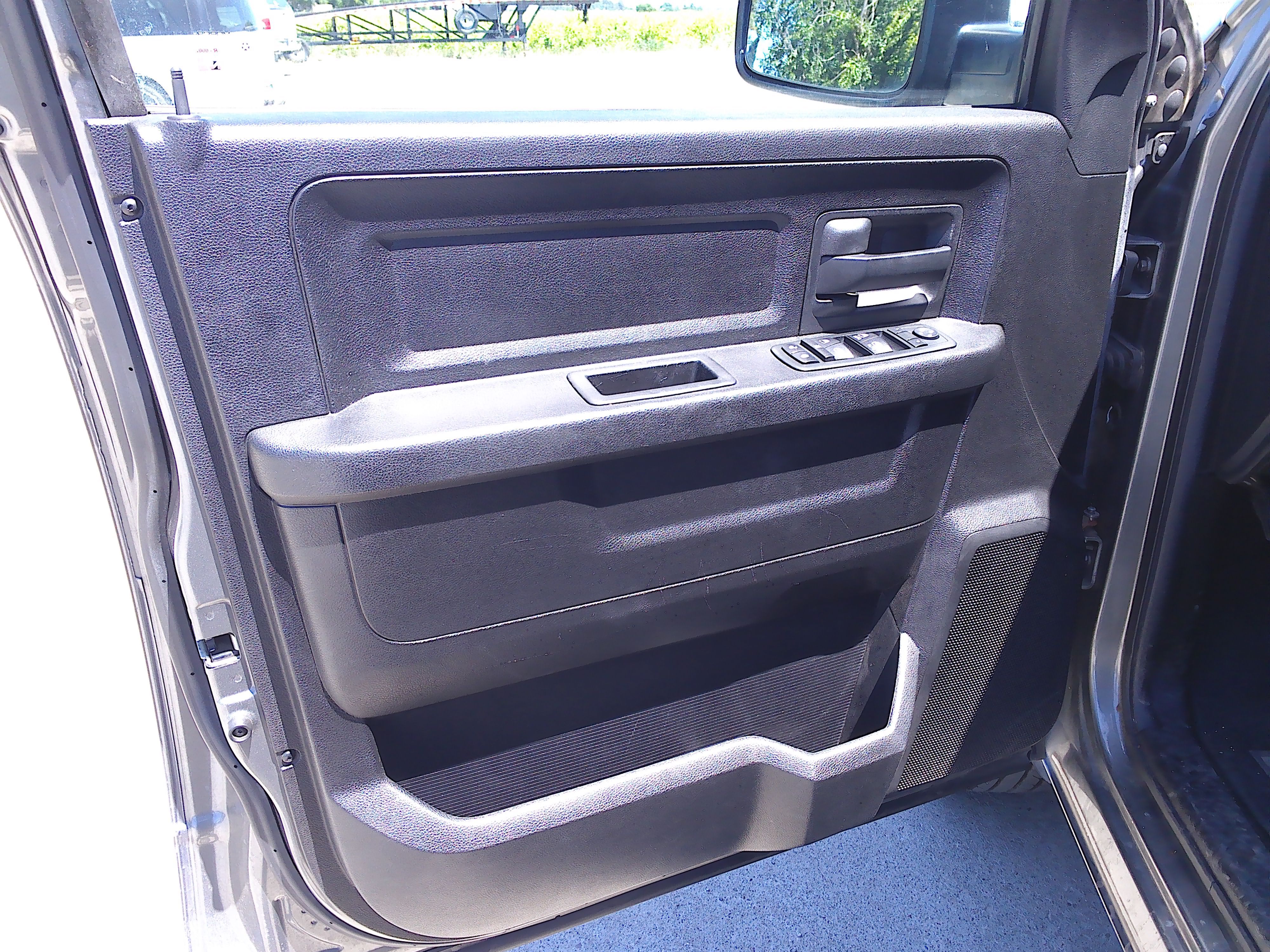 Used 2013 RAM 1500 2WD Crew Cab Express image 9