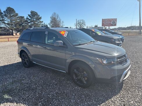 Used 2020 Dodge Journey Crossroad image 4