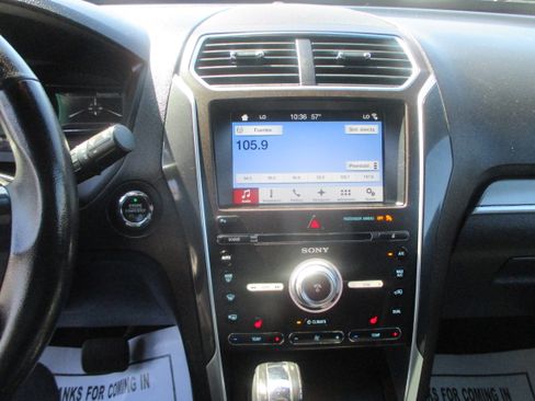 Used 2017 Ford Explorer Sport XLT image 6