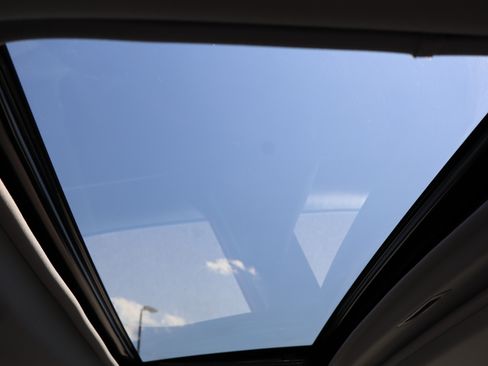 Used 2020 Toyota Camry SE image 31