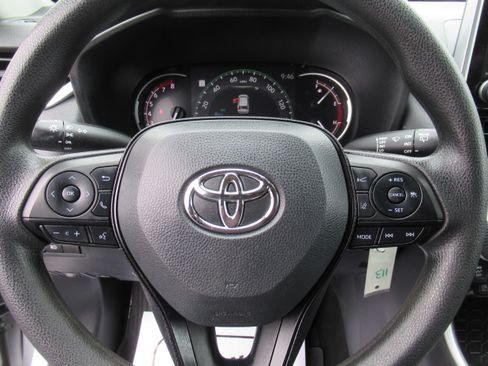 Used 2023 Toyota RAV4 LE image 11