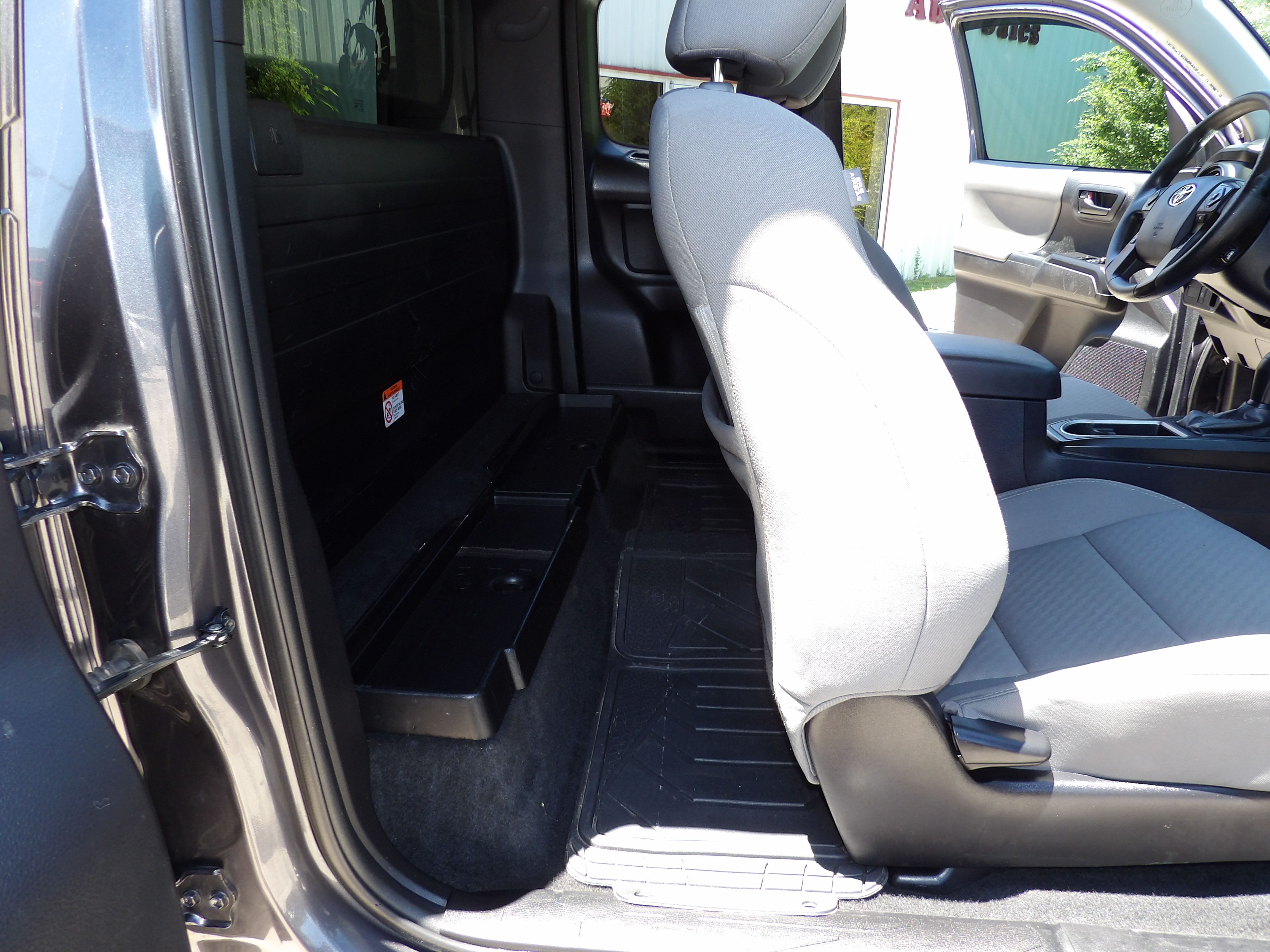 Used 2020 Toyota Tacoma SR AWD/4WD image 16
