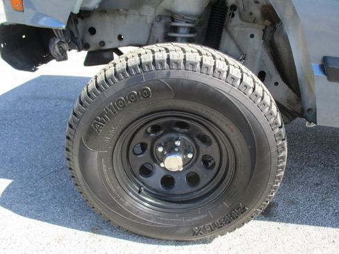 Used 2001 Jeep Cherokee 4WD Sport 4-Door image 12