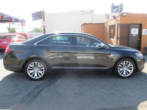 Used 2015 Ford Taurus Limited FWD image 1